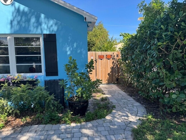 Building Photo - 920 N L St