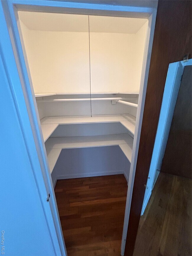 Building Photo - 60-46 69th Pl