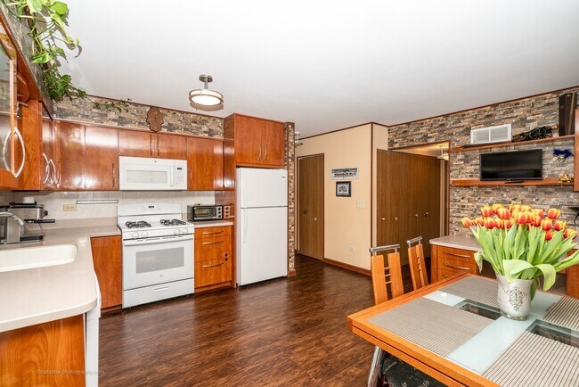 Building Photo - 538 Lasalle Ct