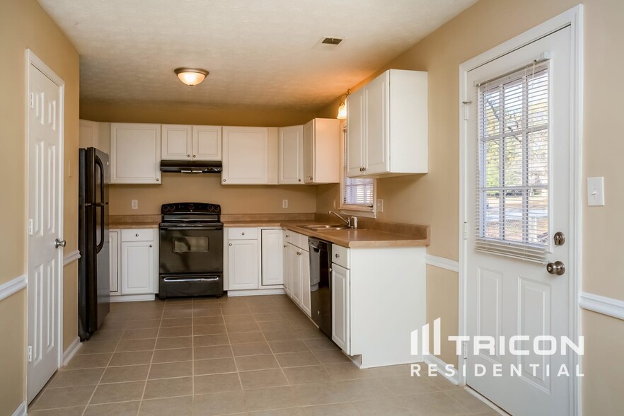 Building Photo - 1631 Quail Run SW
