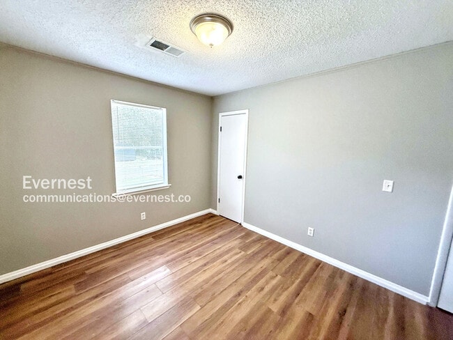 Building Photo - 1004 Cherry Brook Cir