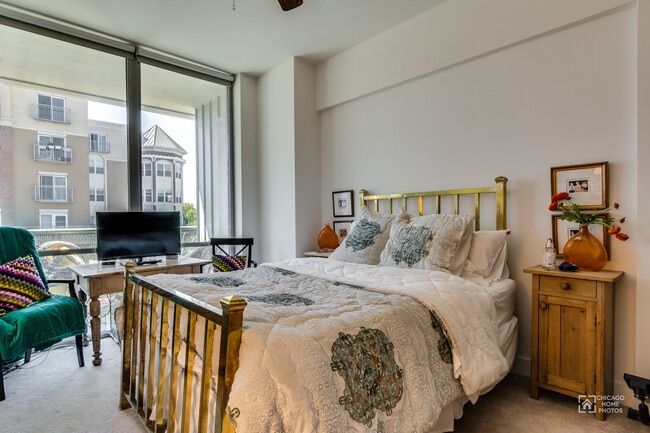 Building Photo - 525 Kedzie St