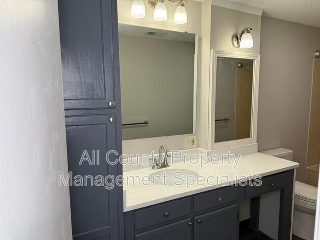 Building Photo - 2002 Greene St