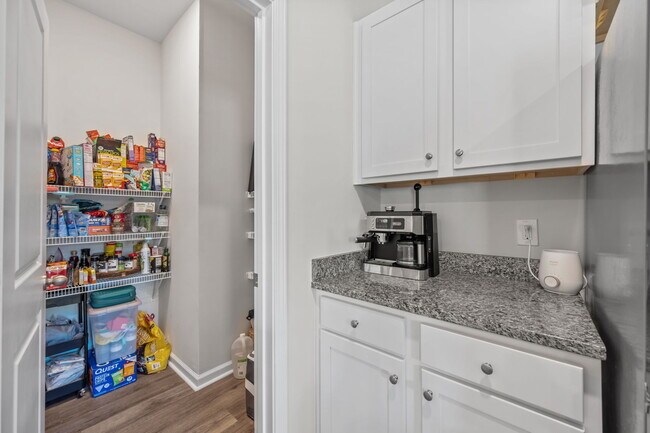 Building Photo - 322 Royal Eagle Ct