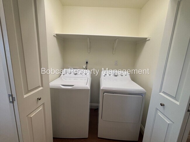 Building Photo - 3 Bed, 2.5 Bath, Townhome Located in Carson City - Mills Landing Community