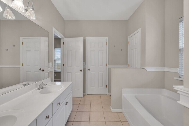 Building Photo - Spotless home for rent in sought after Fie...