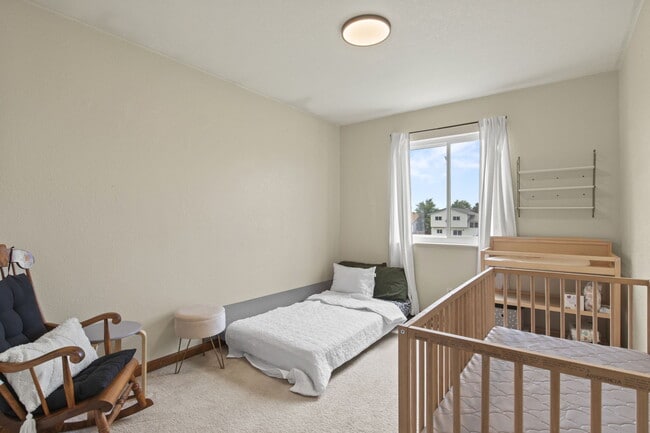 Building Photo - 770 Stargate Dr