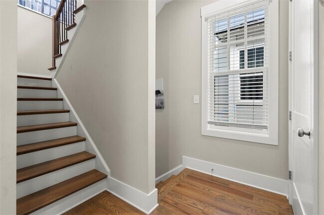 Building Photo - 1446 Fairmont Ave NW