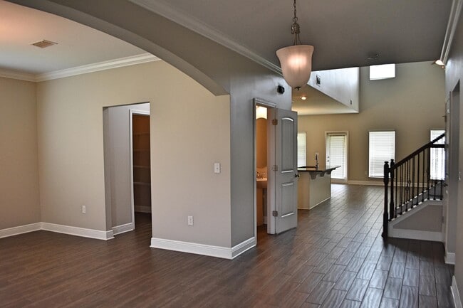 Building Photo - 192 Windchime Way