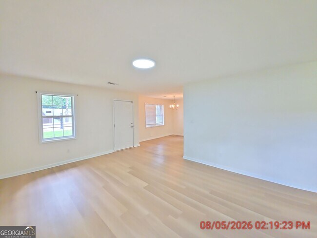 Building Photo - 48 Phillips Dr
