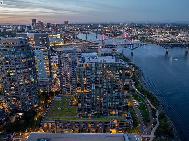 Building Photo - 841 S Gaines St