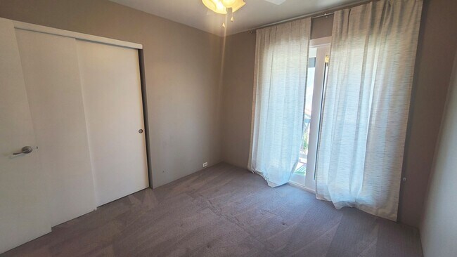 Building Photo - Pointe South Mountain 2-bedroom condo, gat...