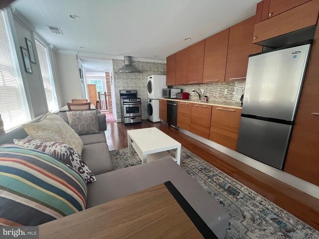 Building Photo - 109 S Columbus St