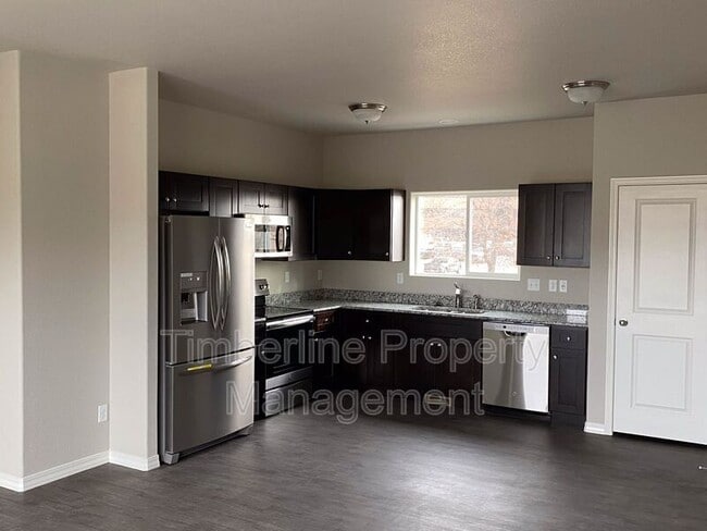Building Photo - 889 Grissom Dr.