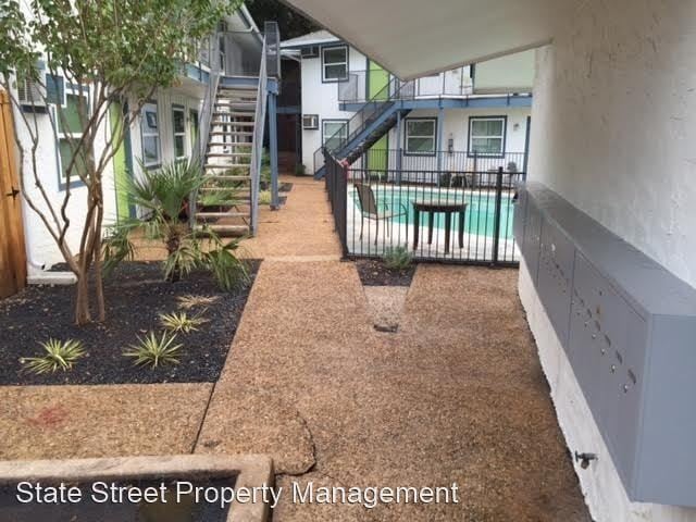 Building Photo - 1131 Hollow Creek Dr