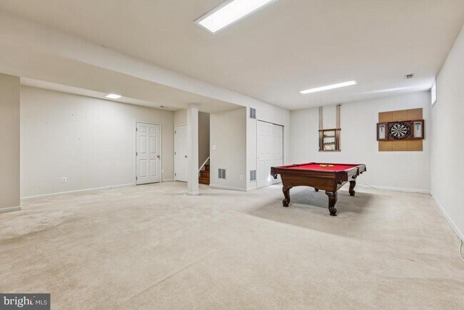 Building Photo - 43605 Dunhill Cup Square