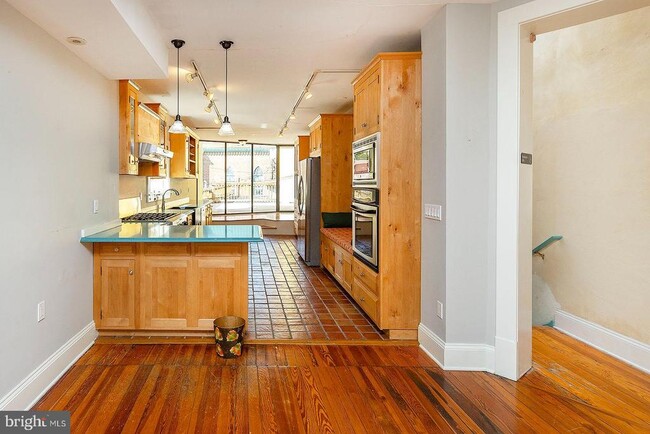 Building Photo - 7 N Loudoun St