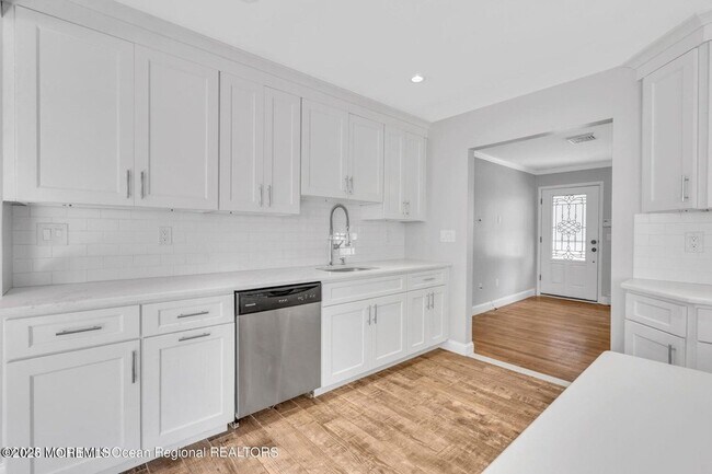 Building Photo - 2253 Llewellyn Pkwy