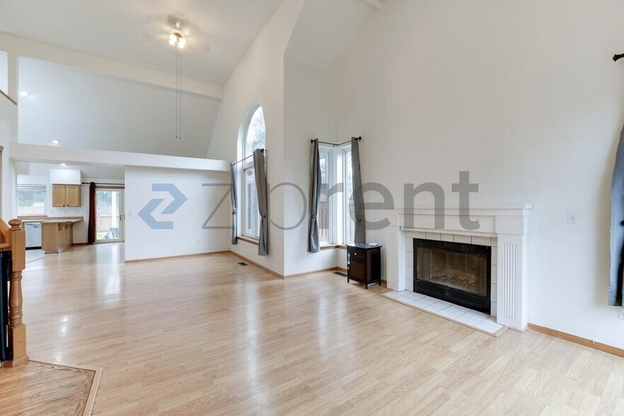 Building Photo - 3318 243rd St E