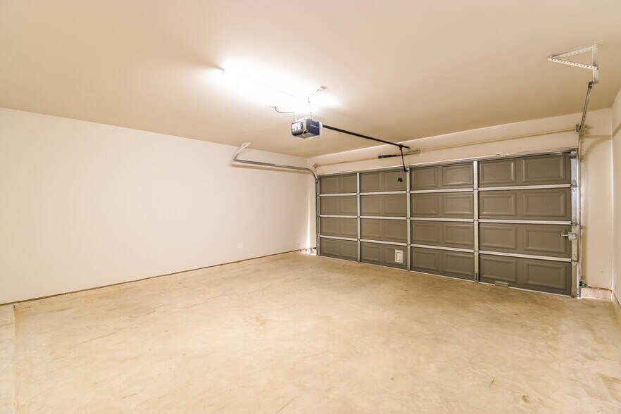 Building Photo - 10339 Spruce Villa Trce