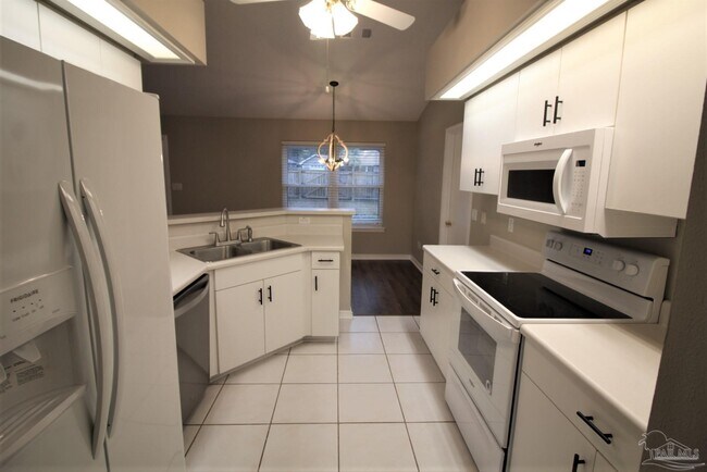 Building Photo - 582 Ard Dr