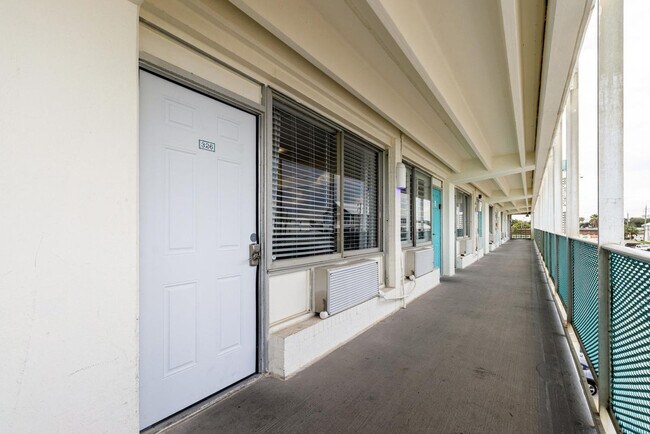 Building Photo - 14401 Front Beach Rd