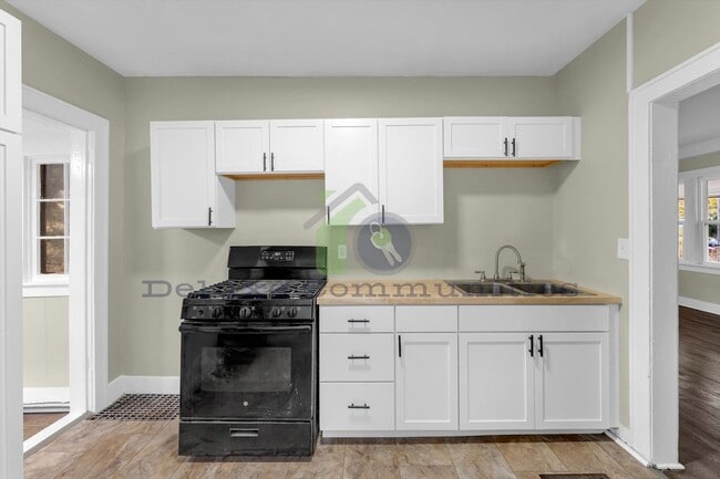 Building Photo - Fully Remodeled 3 bed 1 bath- Single Family Home!! JUST LISTED!