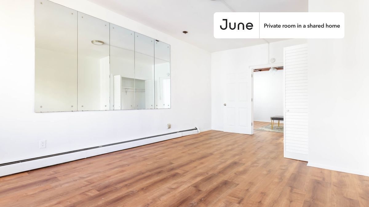 Building Photo - Room in Shared 4 bed/1 bath home