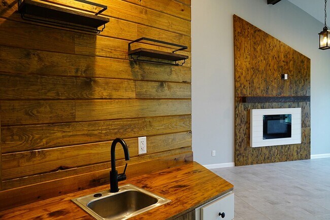 Building Photo - 3535 Rosedale St