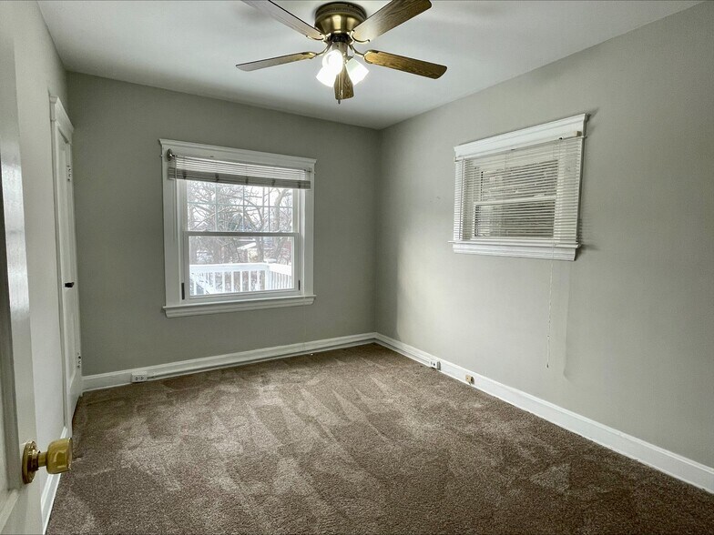 Building Photo - 2345 Grandview Ave