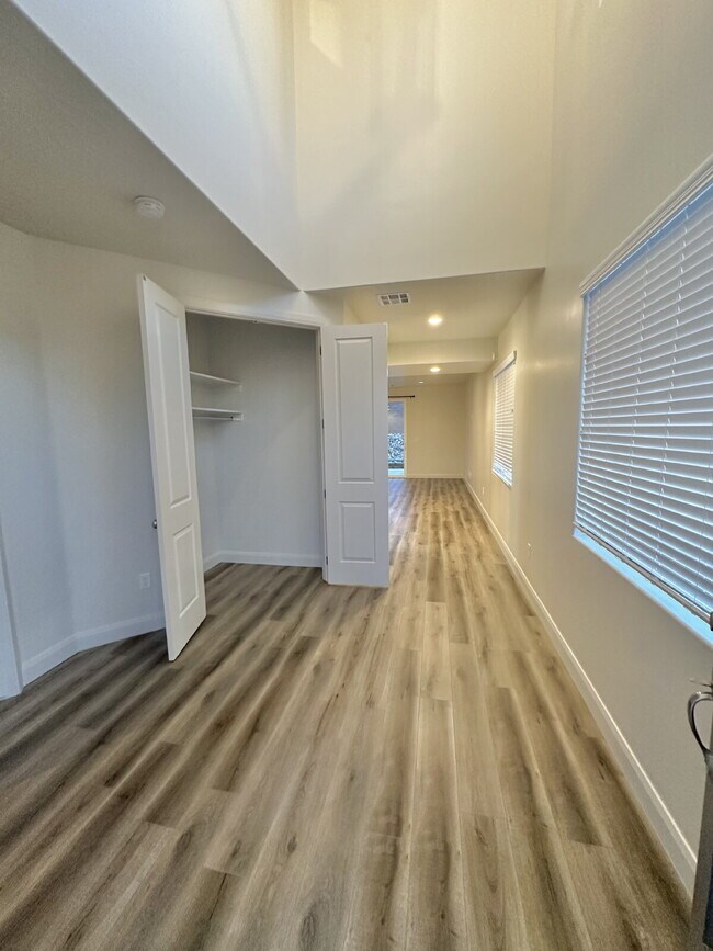 Building Photo - “St. George, Aspen Estates: 5 spacious beds, 2.5 baths, and a stunning 2,852 sq ft of beautifully...