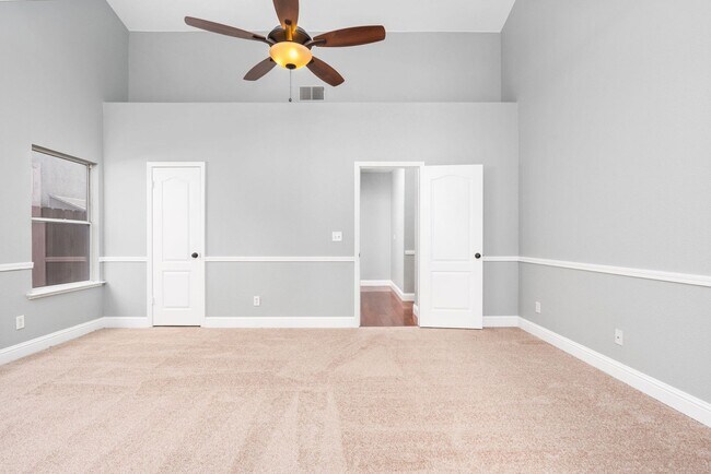 Building Photo - Gorgeous 3 bd. & 2 bath Home with a pool i...