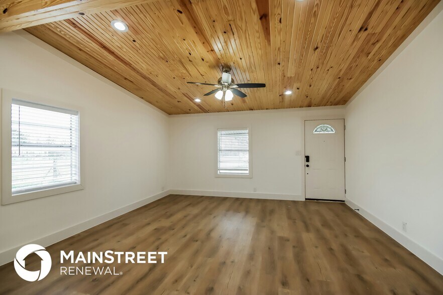 Building Photo - 16606 W Crosby St
