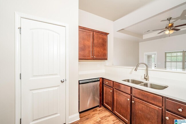 Building Photo - 950 Brookhaven Dr