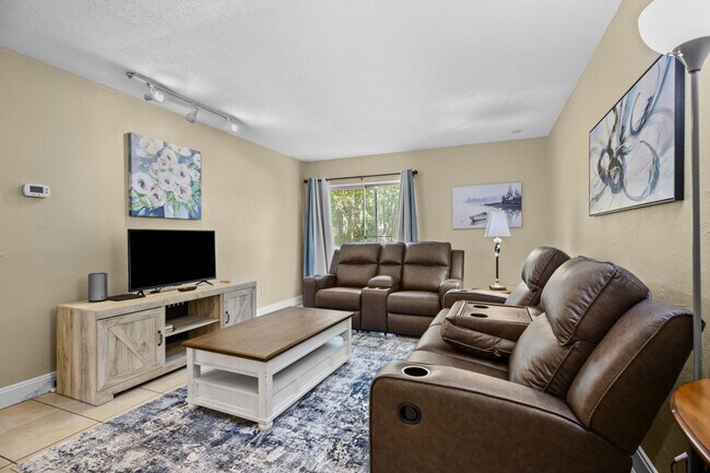 Building Photo - 1700 SW 16th Ct