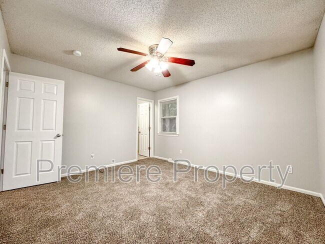 Building Photo - 7012 N Winan Ave
