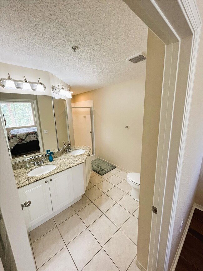 Building Photo - 11013 Legacy Ln