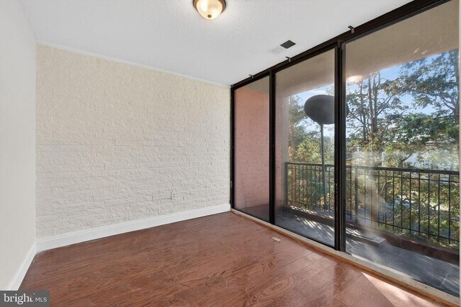 Building Photo - 16 S Van Dorn St
