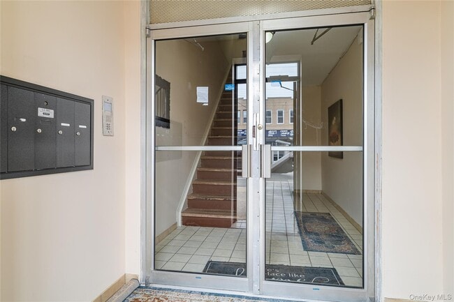 Building Photo - 410 Jericho Tpke