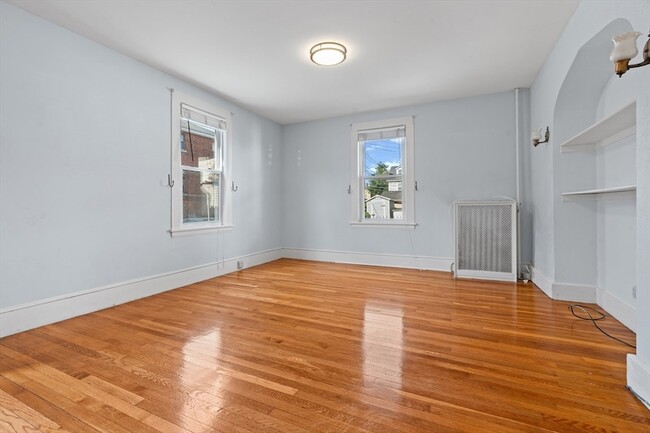 Building Photo - 12 Lowell Pl