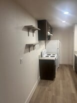 Building Photo - 4070 Weymouth Ln