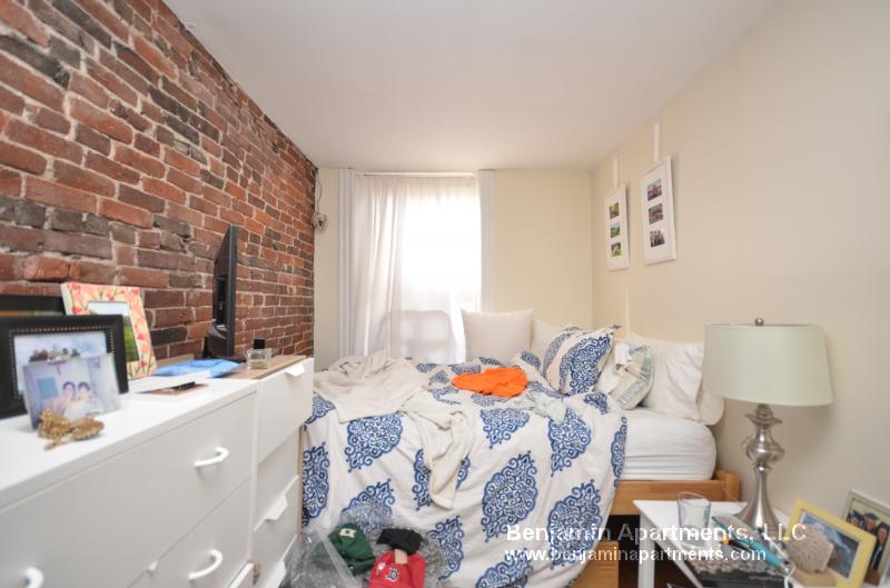 Building Photo - 48 Garden St