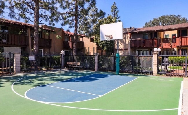 Building Photo - Upstairs 1 Bedroom in Desirable Macarthur Village ~ Community Pool and Tennis Courts