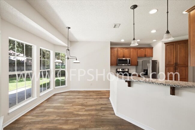 Building Photo - Niceville 3/2 with Office Flexible Availability