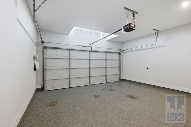 Building Photo - 216 Monrovia Wy