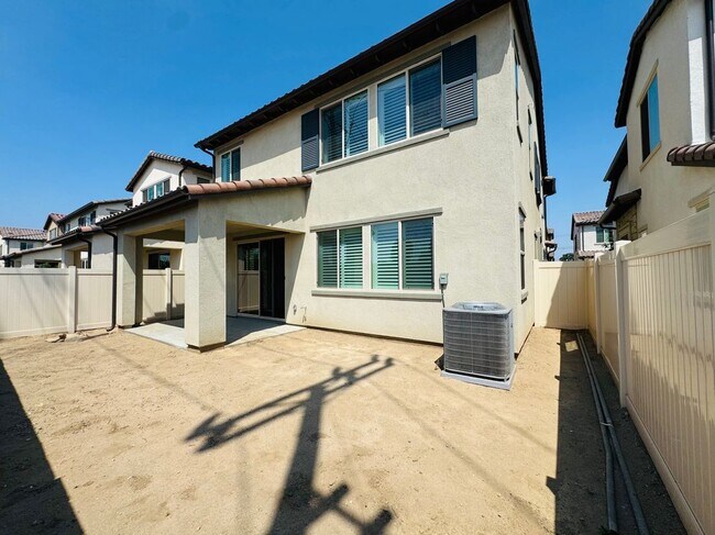Building Photo - 8631 Mission Villa Dr