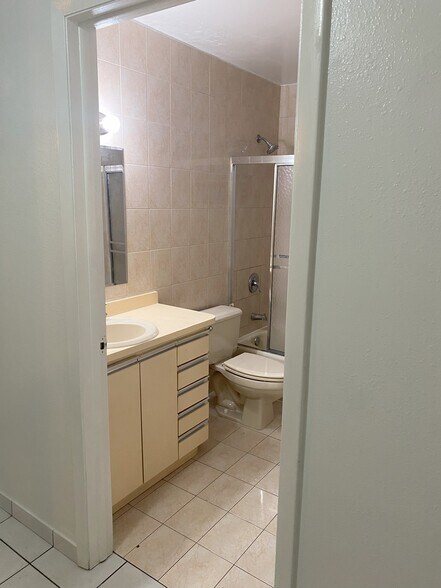 Building Photo - 4782 NW Flagler Ter