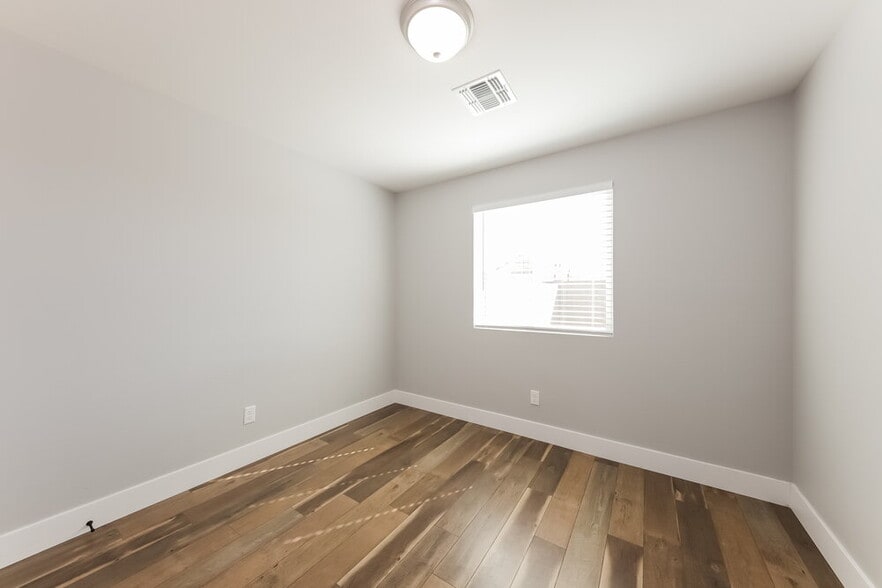 Building Photo - 4653 S 38th Dr