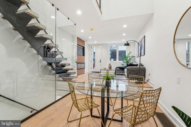 Building Photo - 1106 N Bodine St