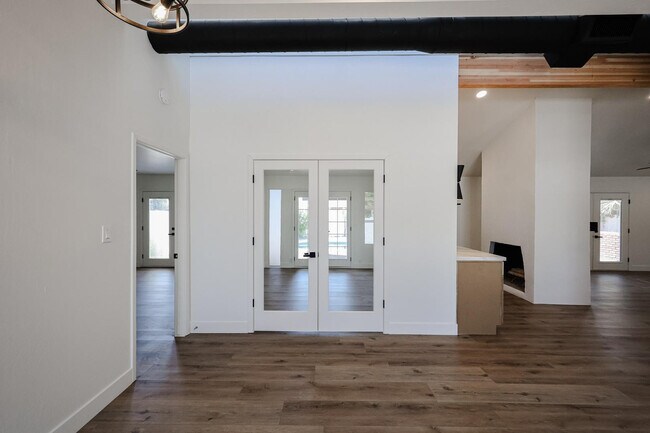 Building Photo - 3001 W Mercer Ln